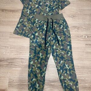 Figs Camouflage Women's Jogger Set